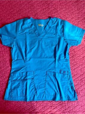 WonderWink Short Sleeve V-Neck Scrub Top in Bright Blue